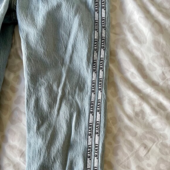 Levi’s 501 Light Wash High-Rise Jeans 26x26 – Button Fly with Levis Side Piping - Picture 6 of 7